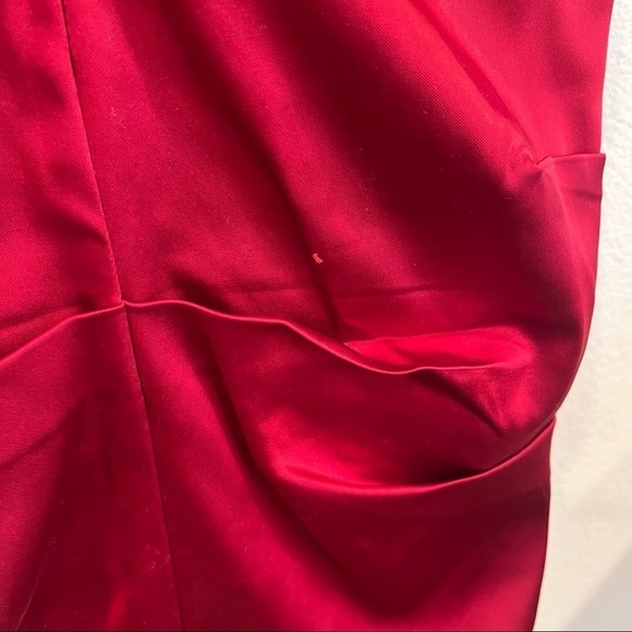 Issue size 6 deep red cap sleeve dress with rouching - Picture 4 of 5